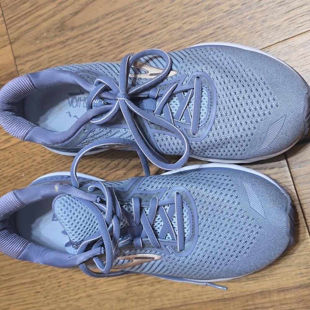 Gently Worn BROOKS  Athletic Shoes in Light Blue/Gray